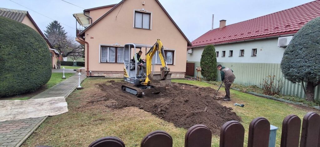 Füvesites: rotalas, termofold feltoltes, szintezes, tomorites, fumag beforgatas